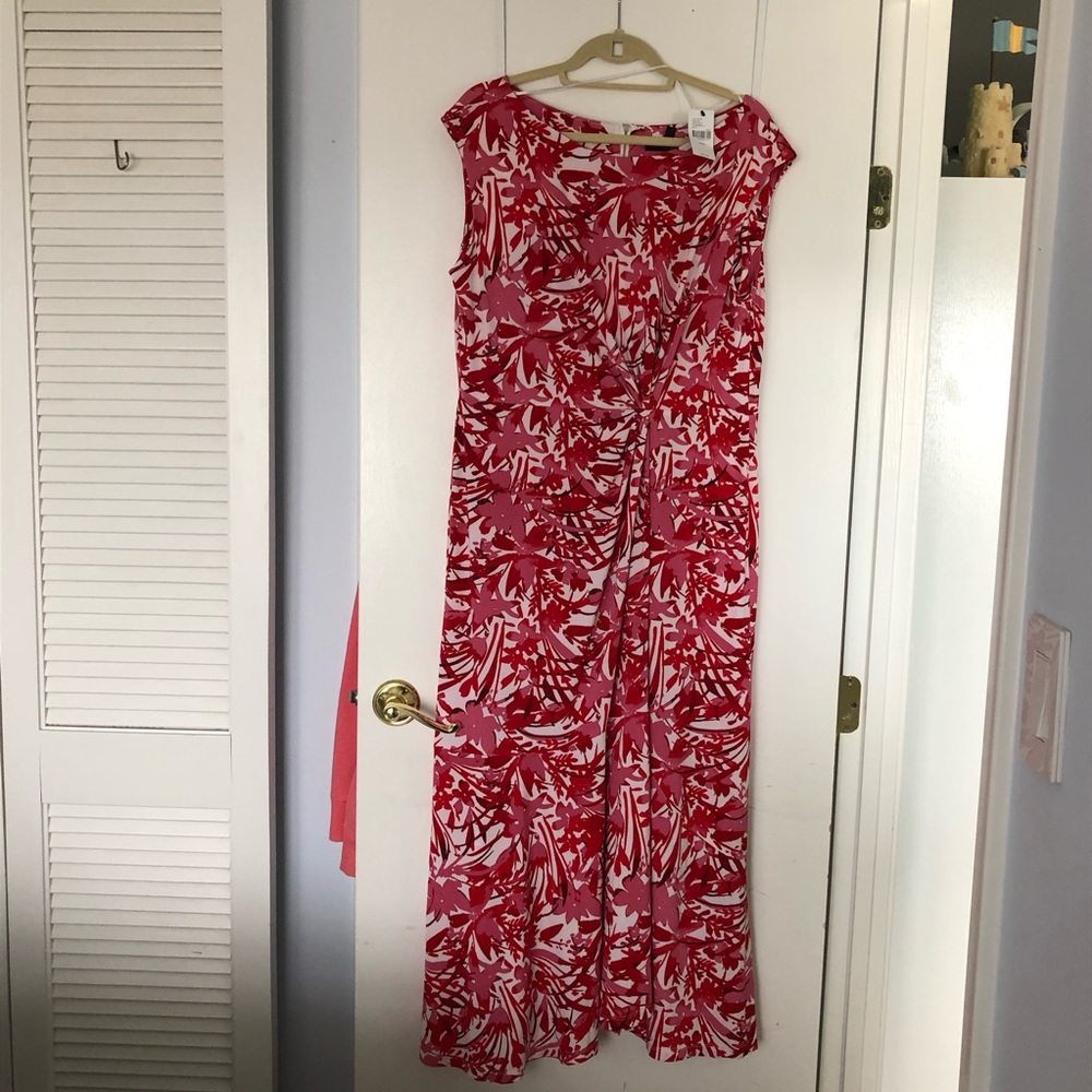 Super cute summer dress. Perfect for day weddings!